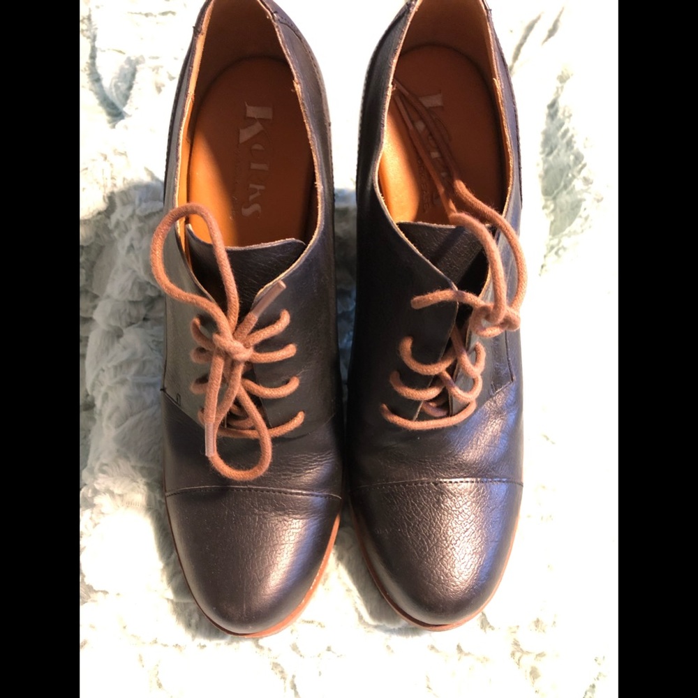 KORKS Lace-up Rounded Toe Booties